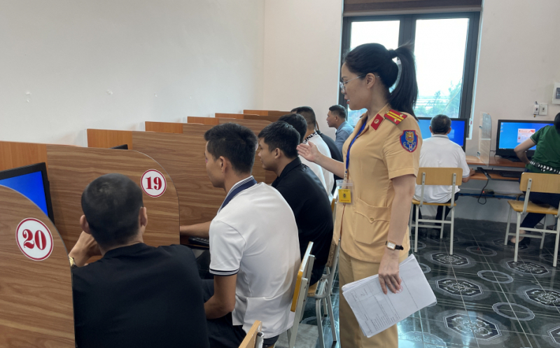 Ôn lý thuyết thi xe máy hạng A1 và A
