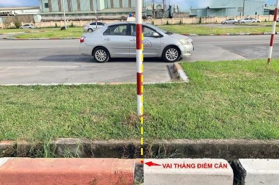 Bài 10 – Bước 1: Dẫn xe thẳng – vào đúng điểm canh