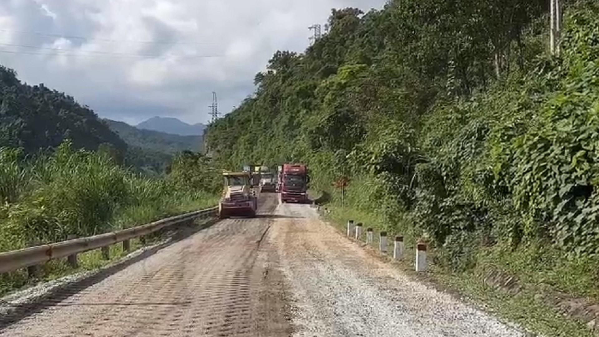 Học viên lái xe trên đường phố Sài Gòn giờ cao điểm