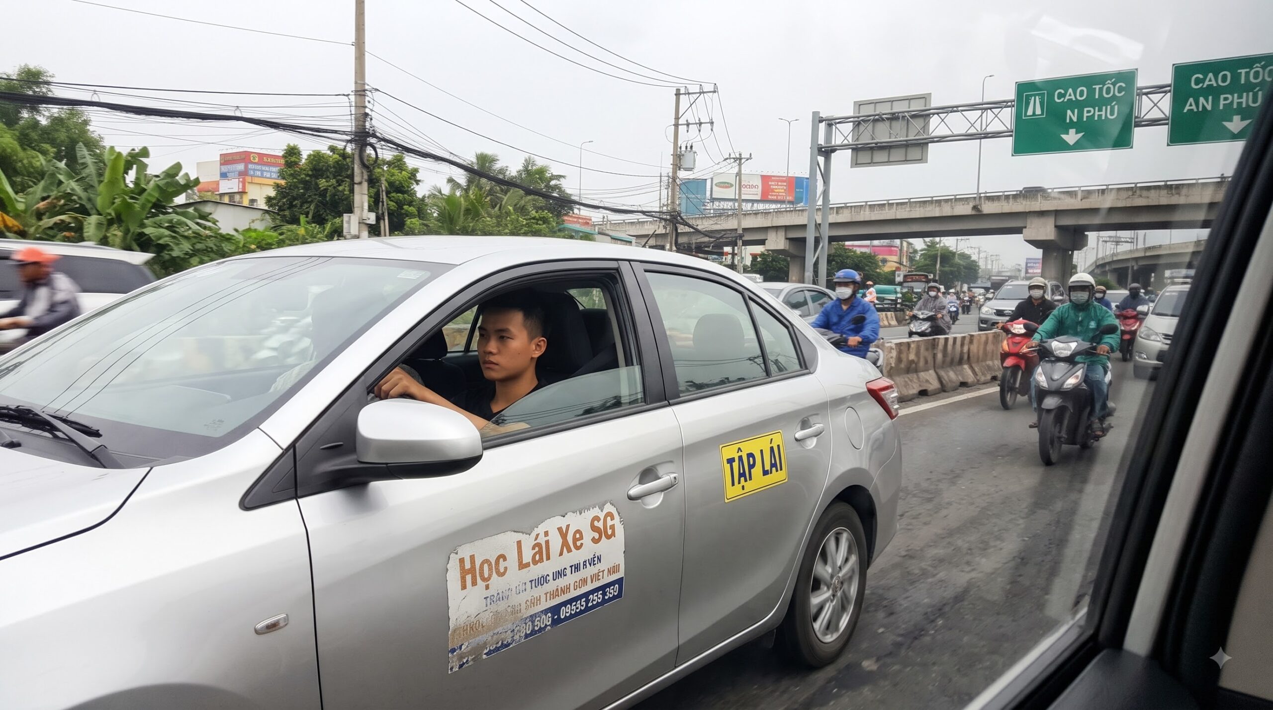 Học viên lái Vios trên cao tốc TP.HCM
